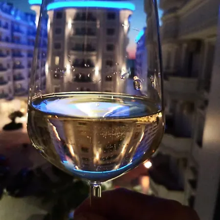Summer Palace Apartment *